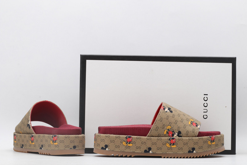 GUC LEATHER SLIDE