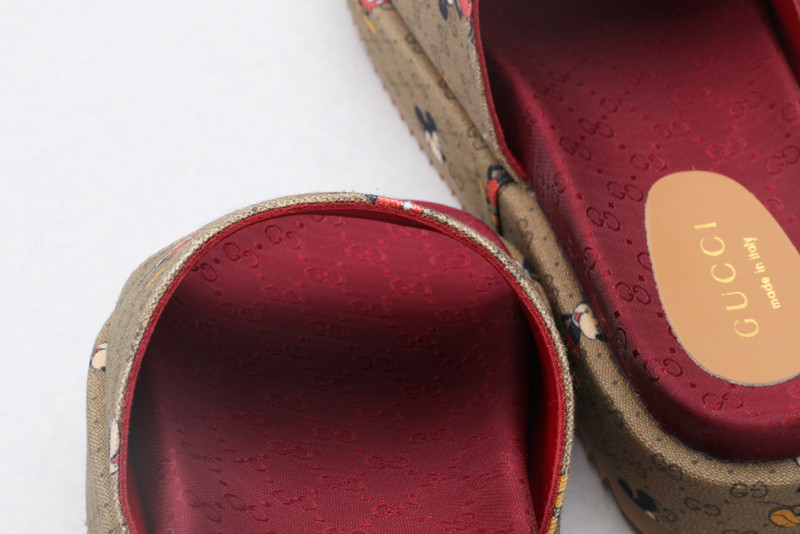 GUC LEATHER SLIDE