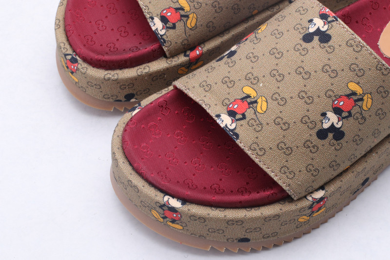 GUC LEATHER SLIDE