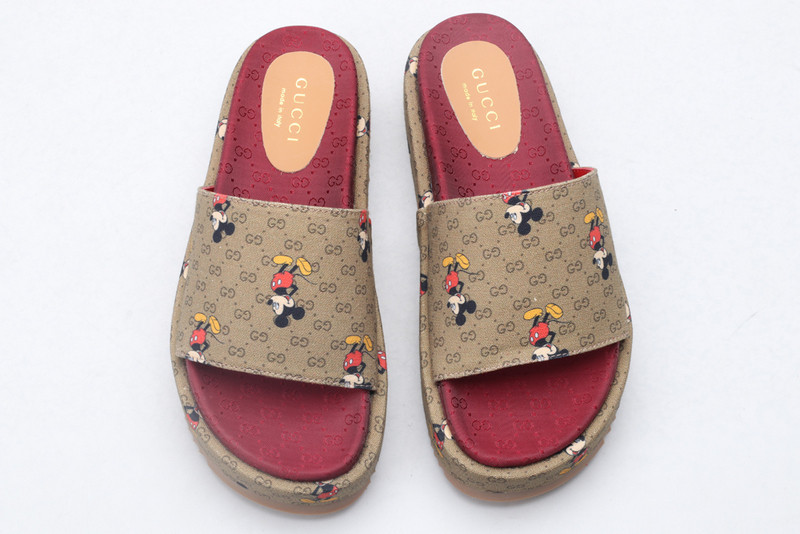 GUC LEATHER SLIDE