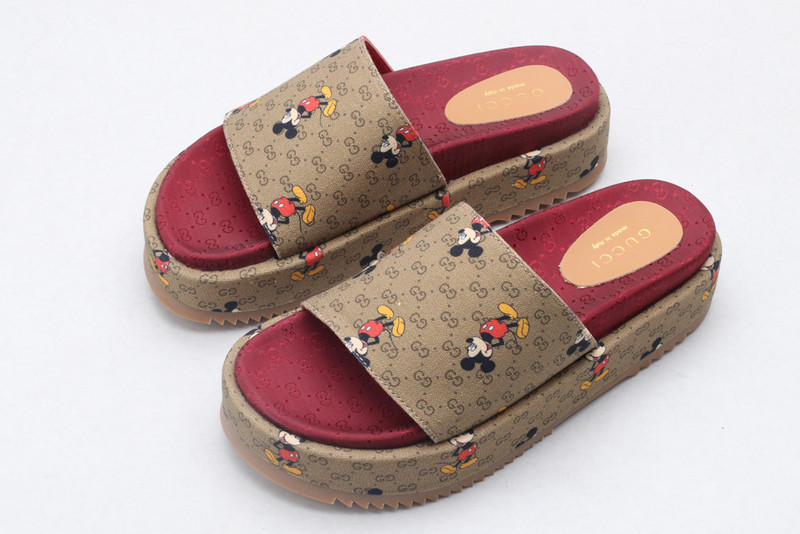 GUC LEATHER SLIDE