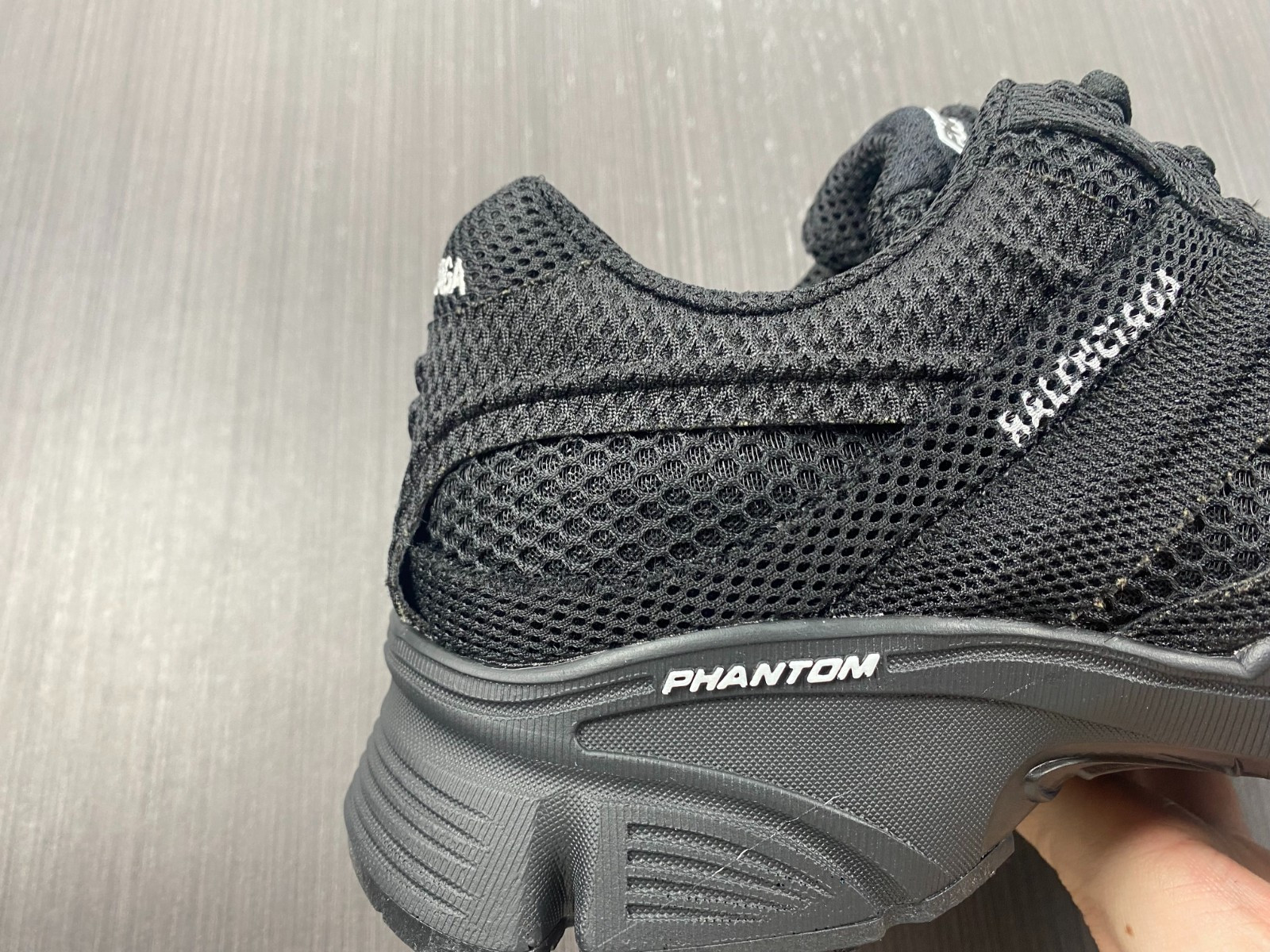 Ba*len*cia*ga phantom sneaker