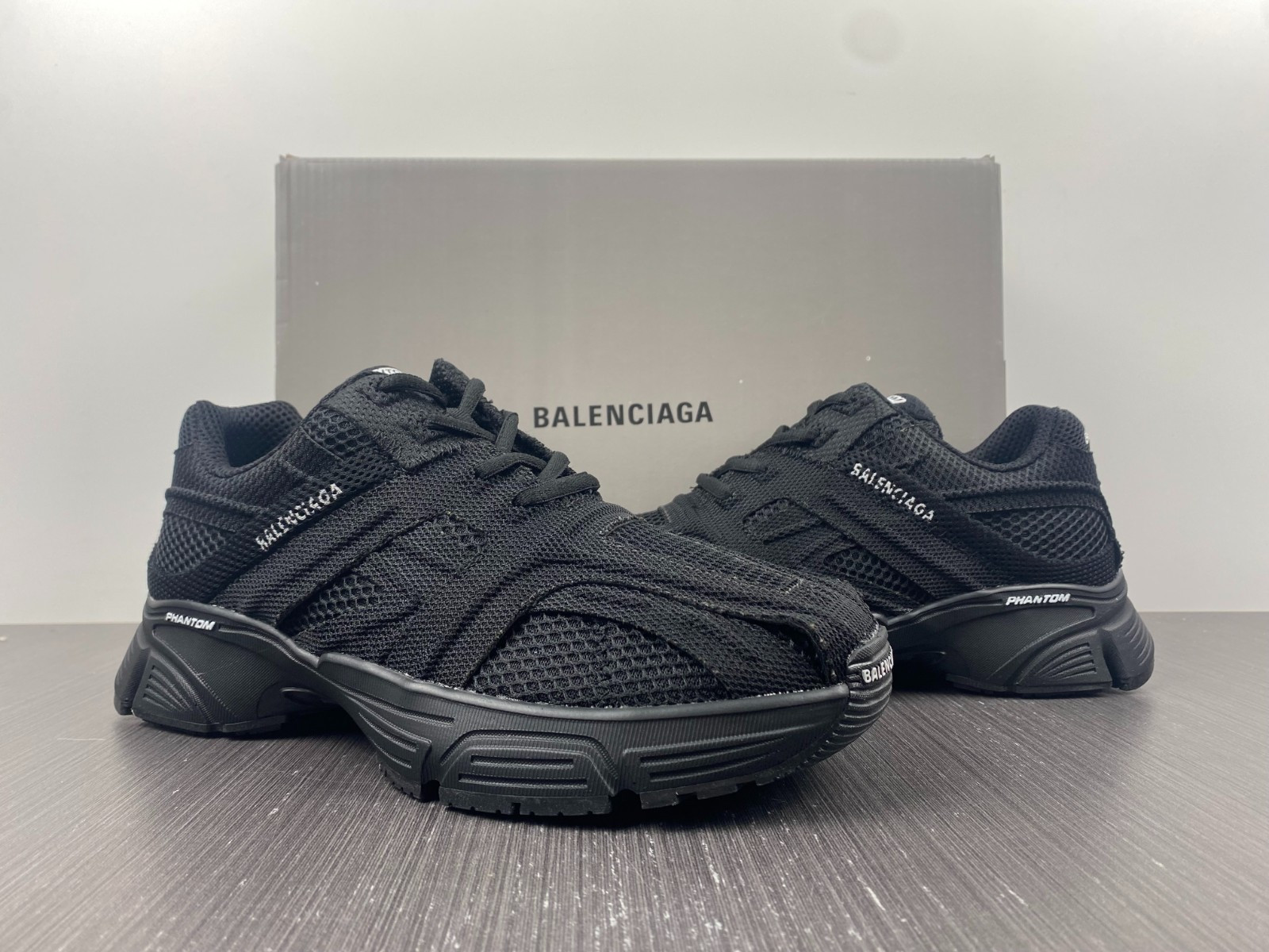 Ba*len*cia*ga phantom sneaker