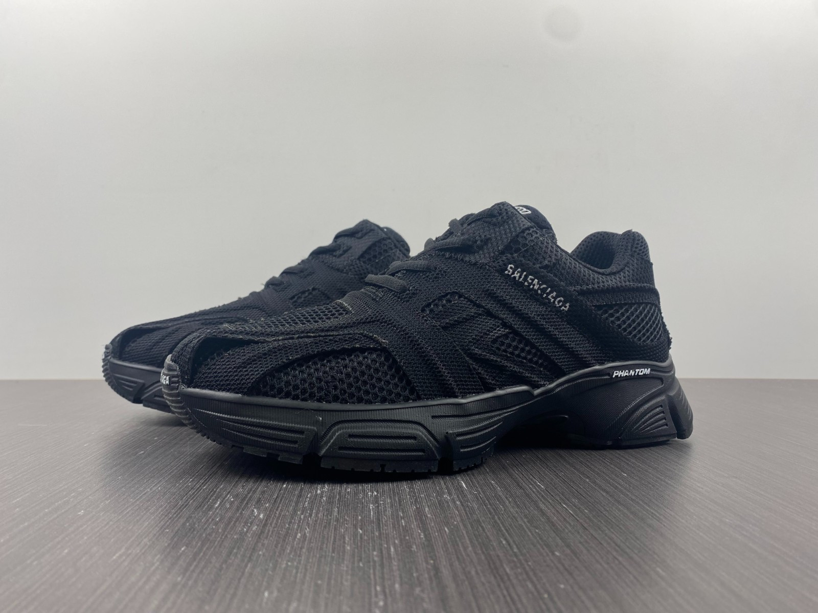 Ba*len*cia*ga phantom sneaker
