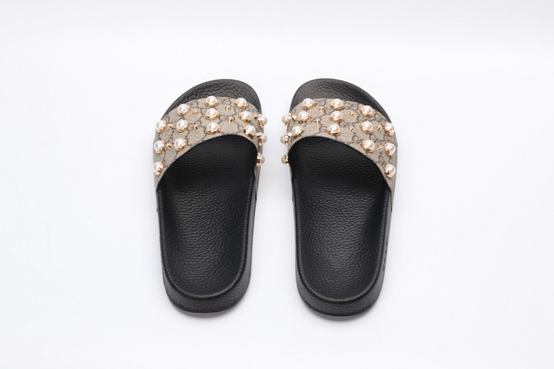 GUC LEATHER SLIDE