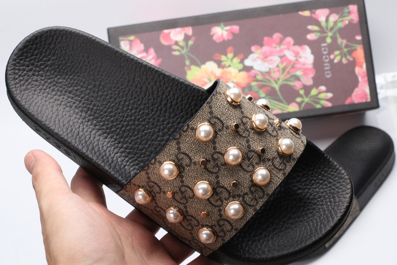 GUC LEATHER SLIDE