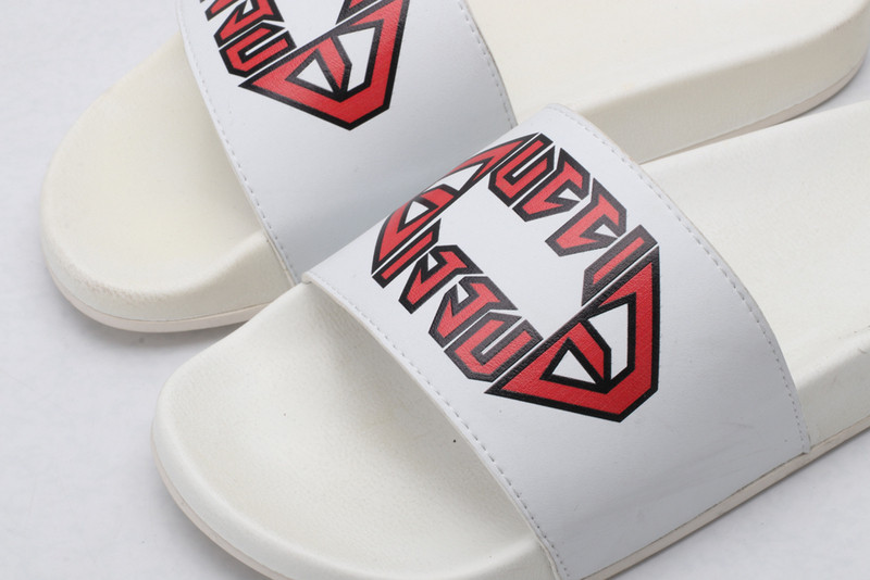 GUC LEATHER SLIDE