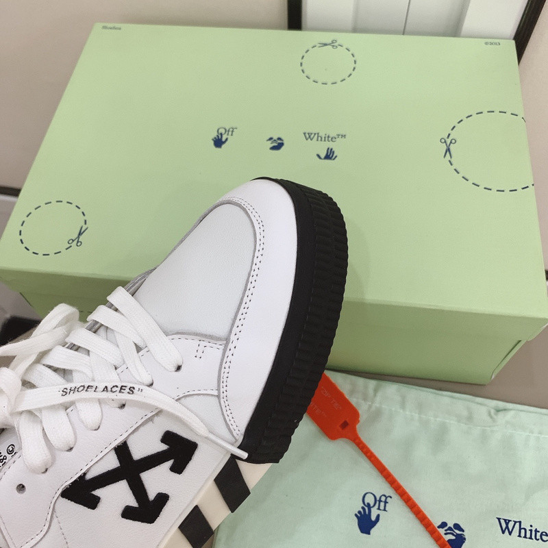 Off-White c/o Virgil Abloh
