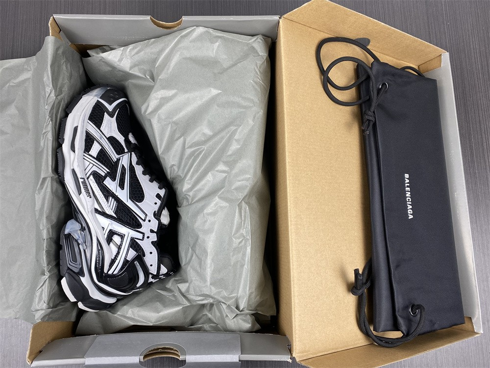 Ba*len*cia*ga runner 677403-w3rb2-9010
