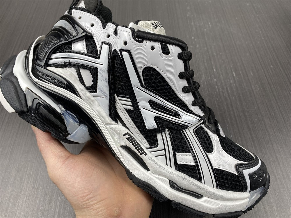Ba*len*cia*ga runner 677403-w3rb2-9010