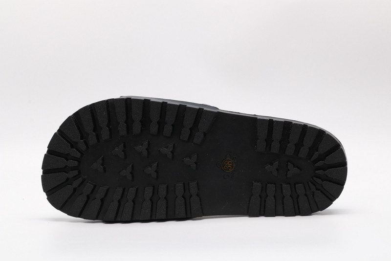 GUC LEATHER SLIDE