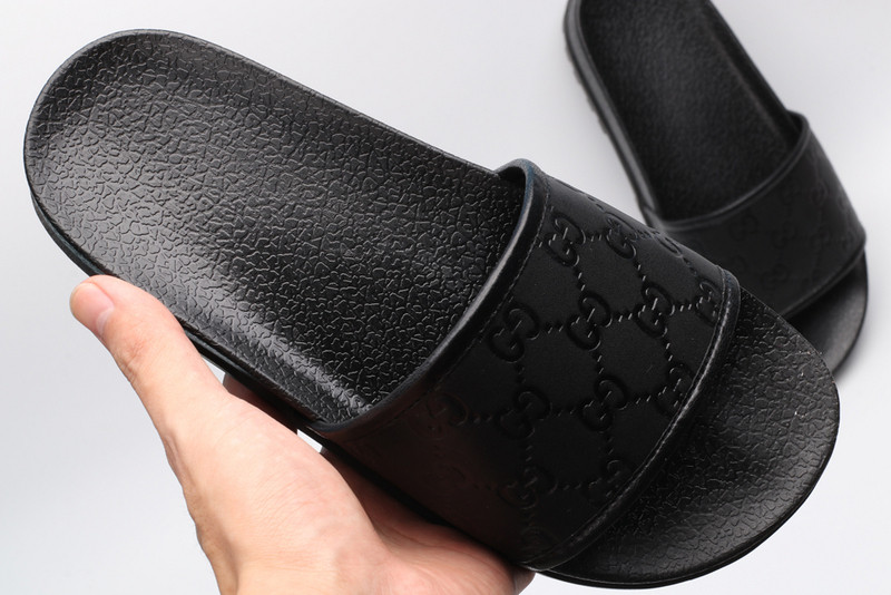 GUC LEATHER SLIDE