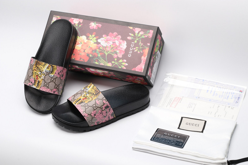 GUC LEATHER SLIDE