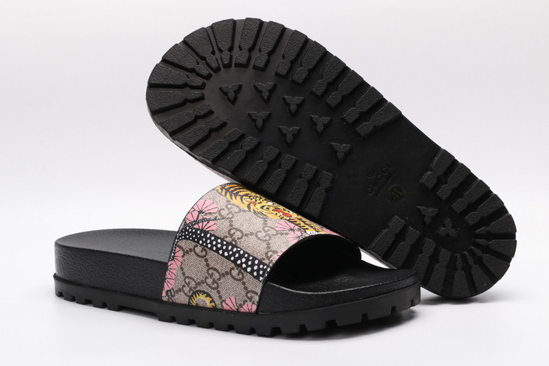 GUC LEATHER SLIDE