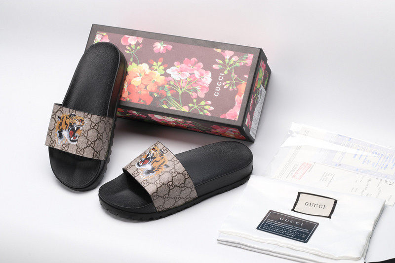 GUC LEATHER SLIDE