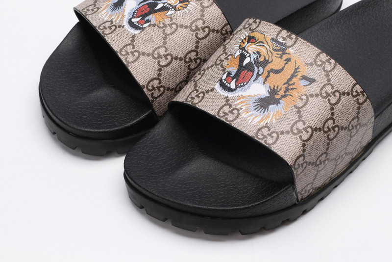 GUC LEATHER SLIDE