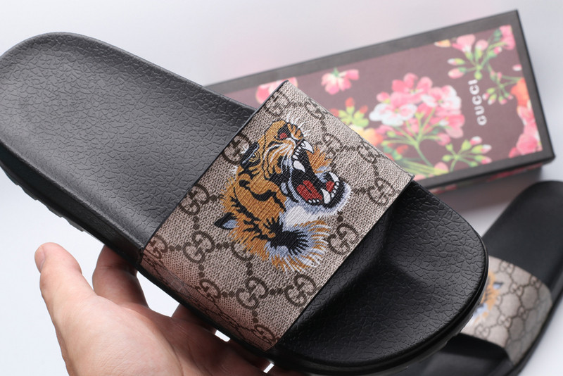 GUC LEATHER SLIDE