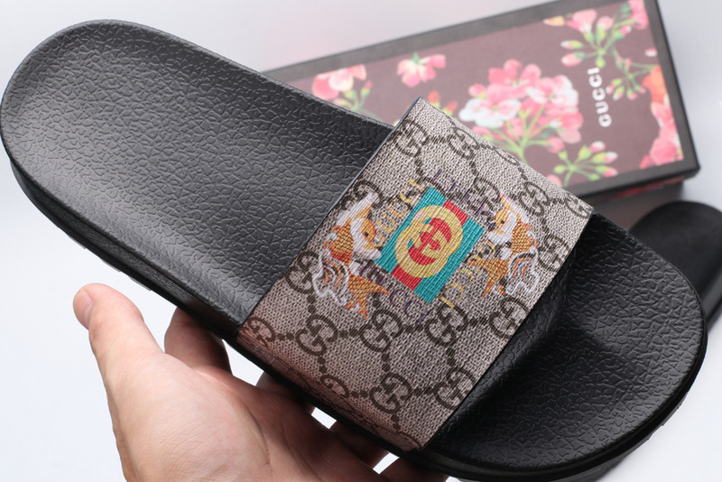 GUC LEATHER SLIDE