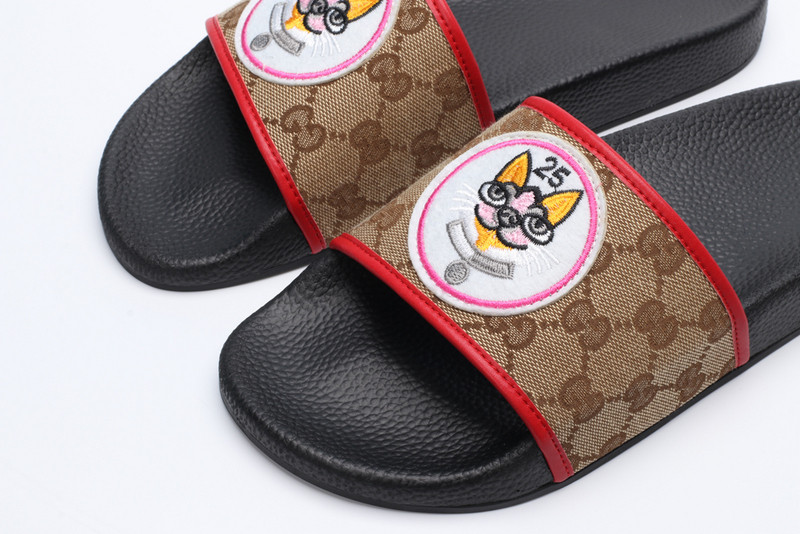 GUC LEATHER SLIDE