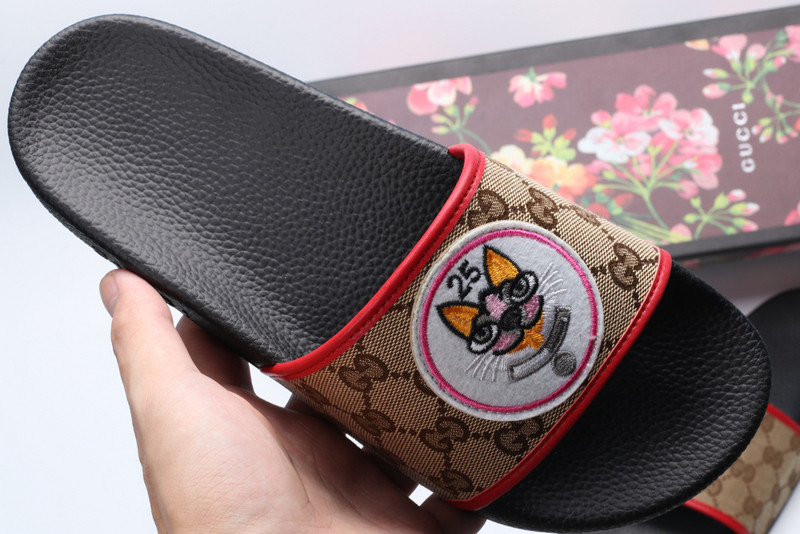 GUC LEATHER SLIDE