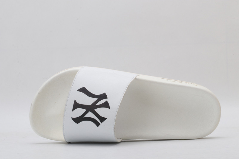 GUC LEATHER SLIDE