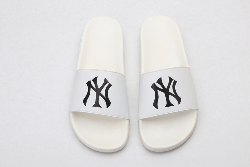 GUC LEATHER SLIDE