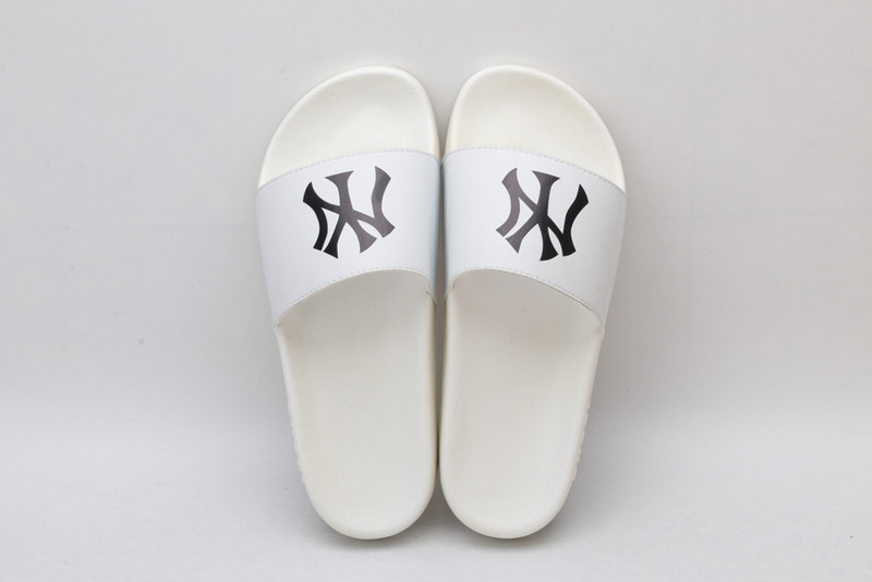 GUC LEATHER SLIDE