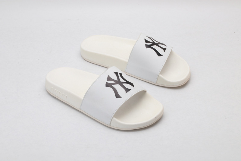 GUC LEATHER SLIDE