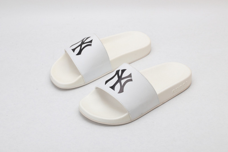 GUC LEATHER SLIDE