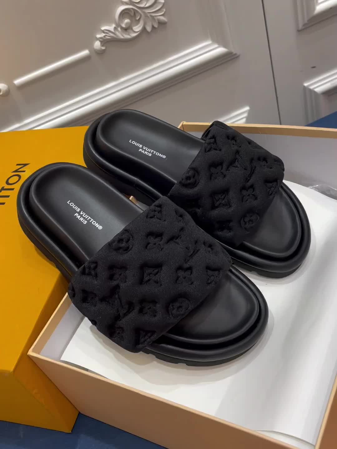 LOU1_TON SLIPPERS