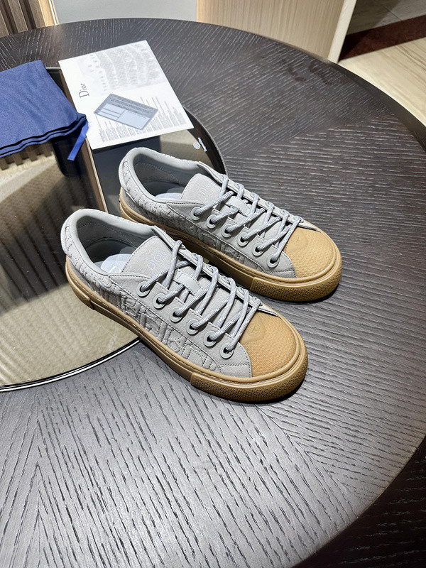 DR B33 SNEAKER