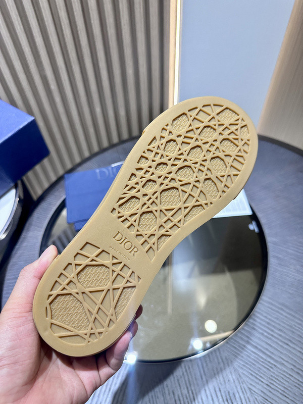 DR B33 SNEAKER