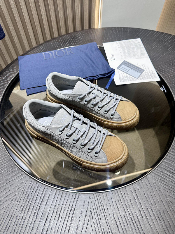 DR B33 SNEAKER