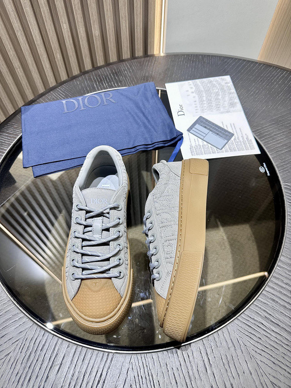 DR B33 SNEAKER