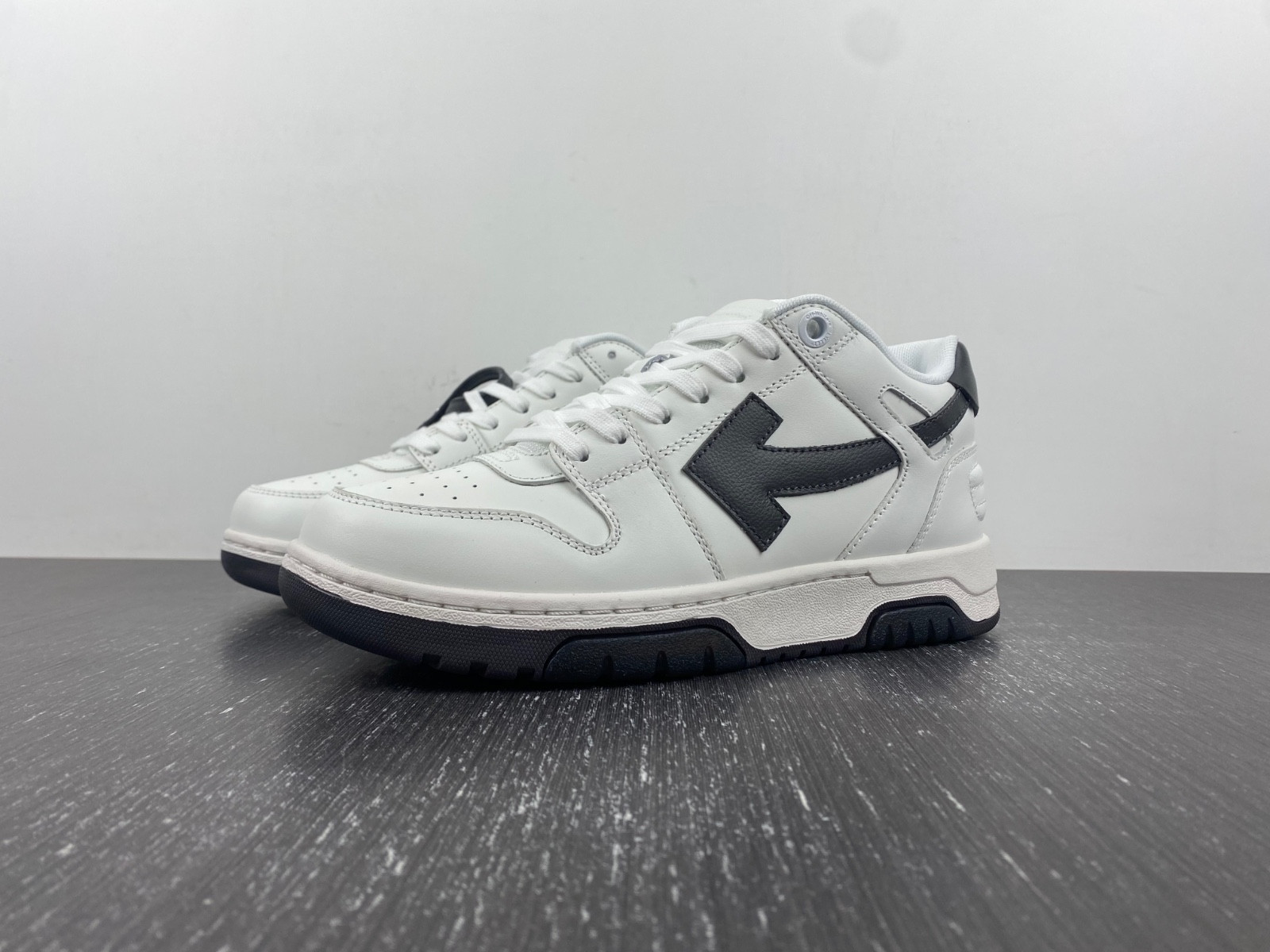 Off-White c/o Virgil Abloh