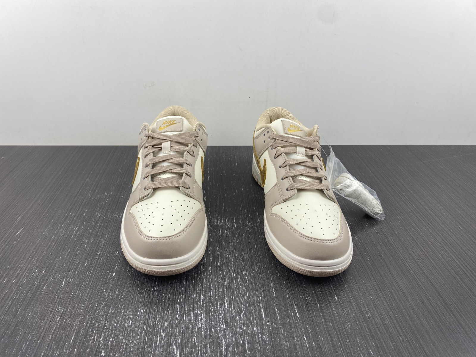 Nike Dunk Low Phantom Metallic Gold DX5930-001