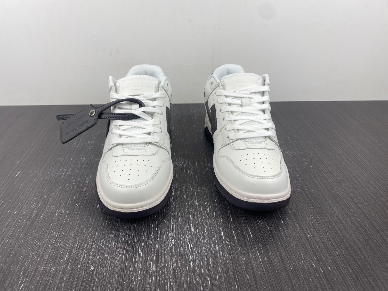 Off-White c/o Virgil Abloh