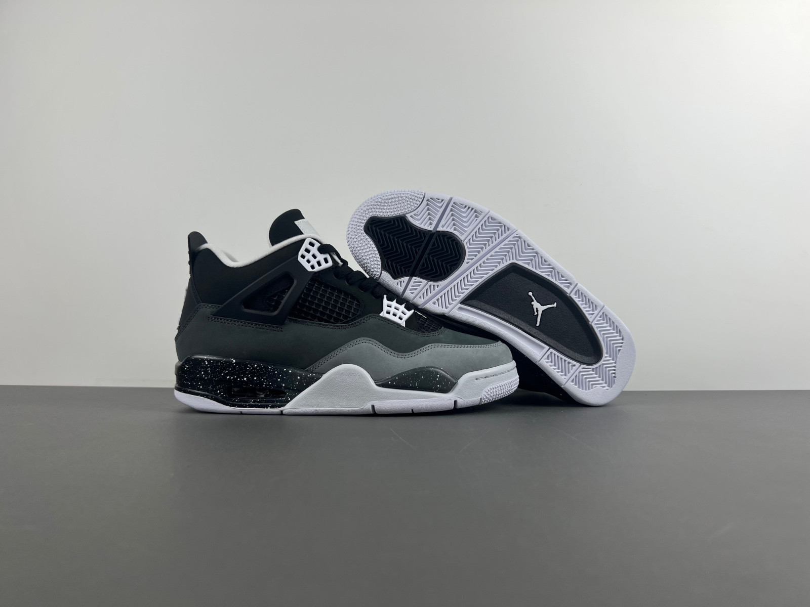 Air Jordan 4 Retro