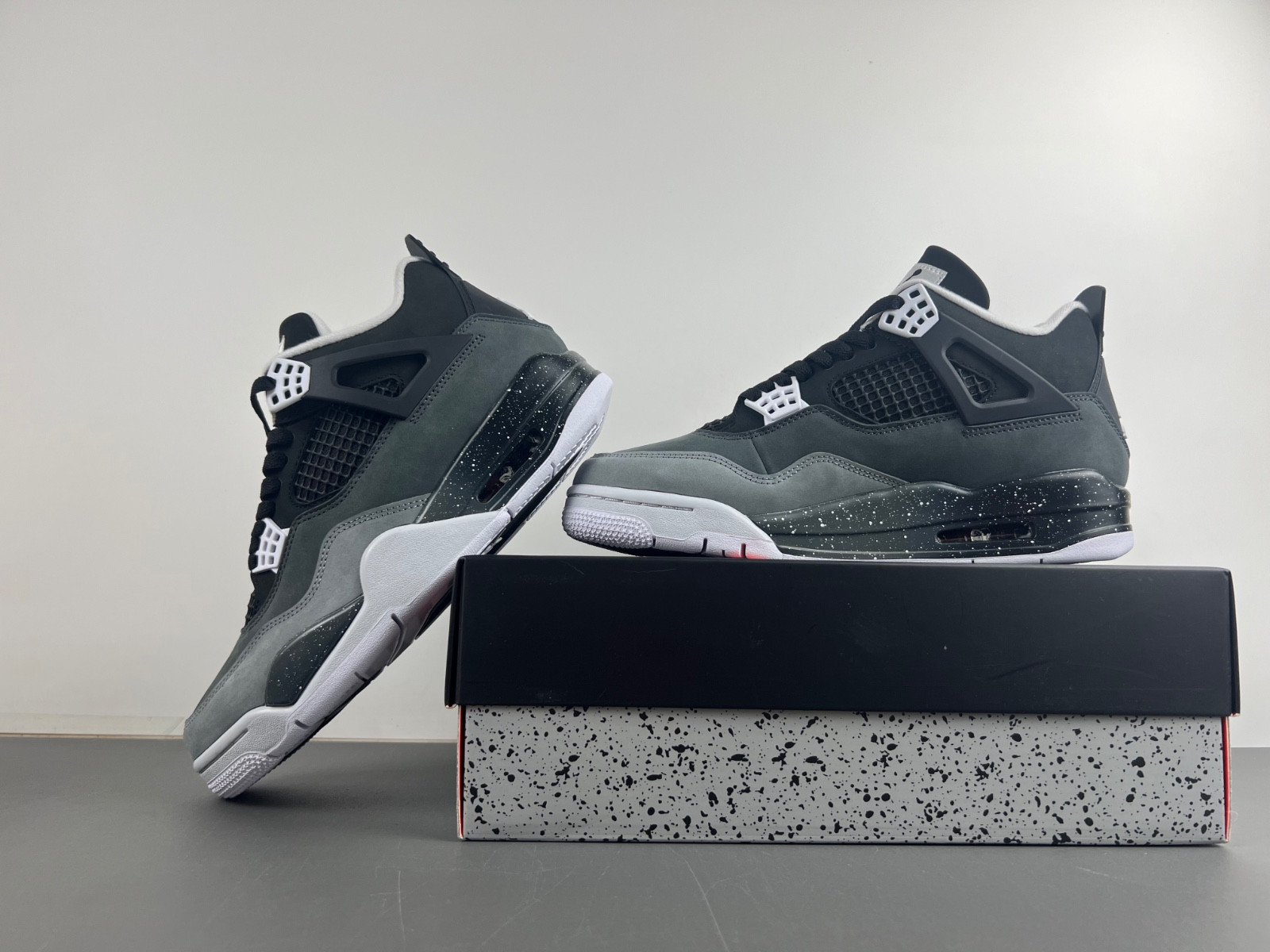 Air Jordan 4 Retro