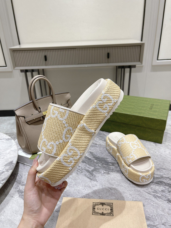 GUC LEATHER SLIDE