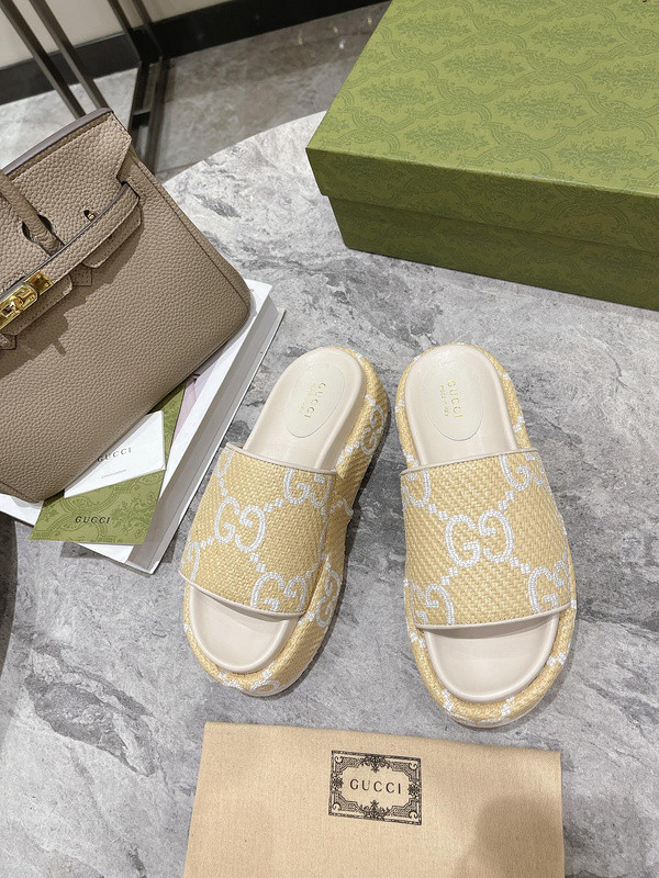 GUC LEATHER SLIDE
