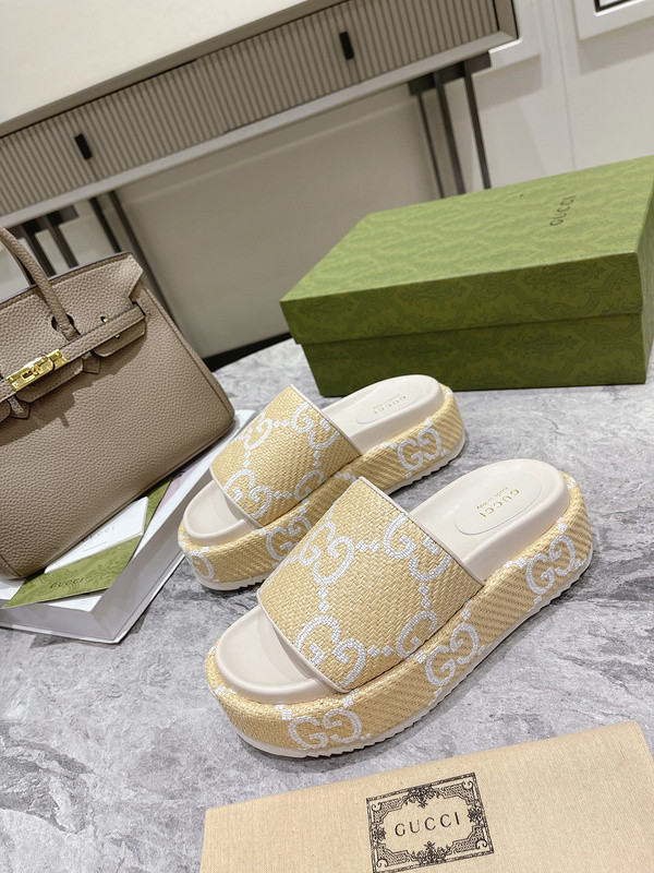 GUC LEATHER SLIDE