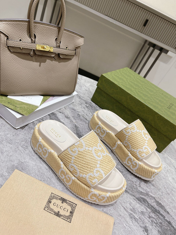 GUC LEATHER SLIDE