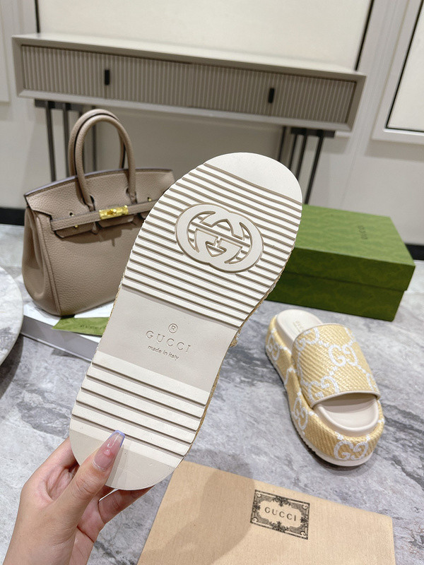 GUC LEATHER SLIDE