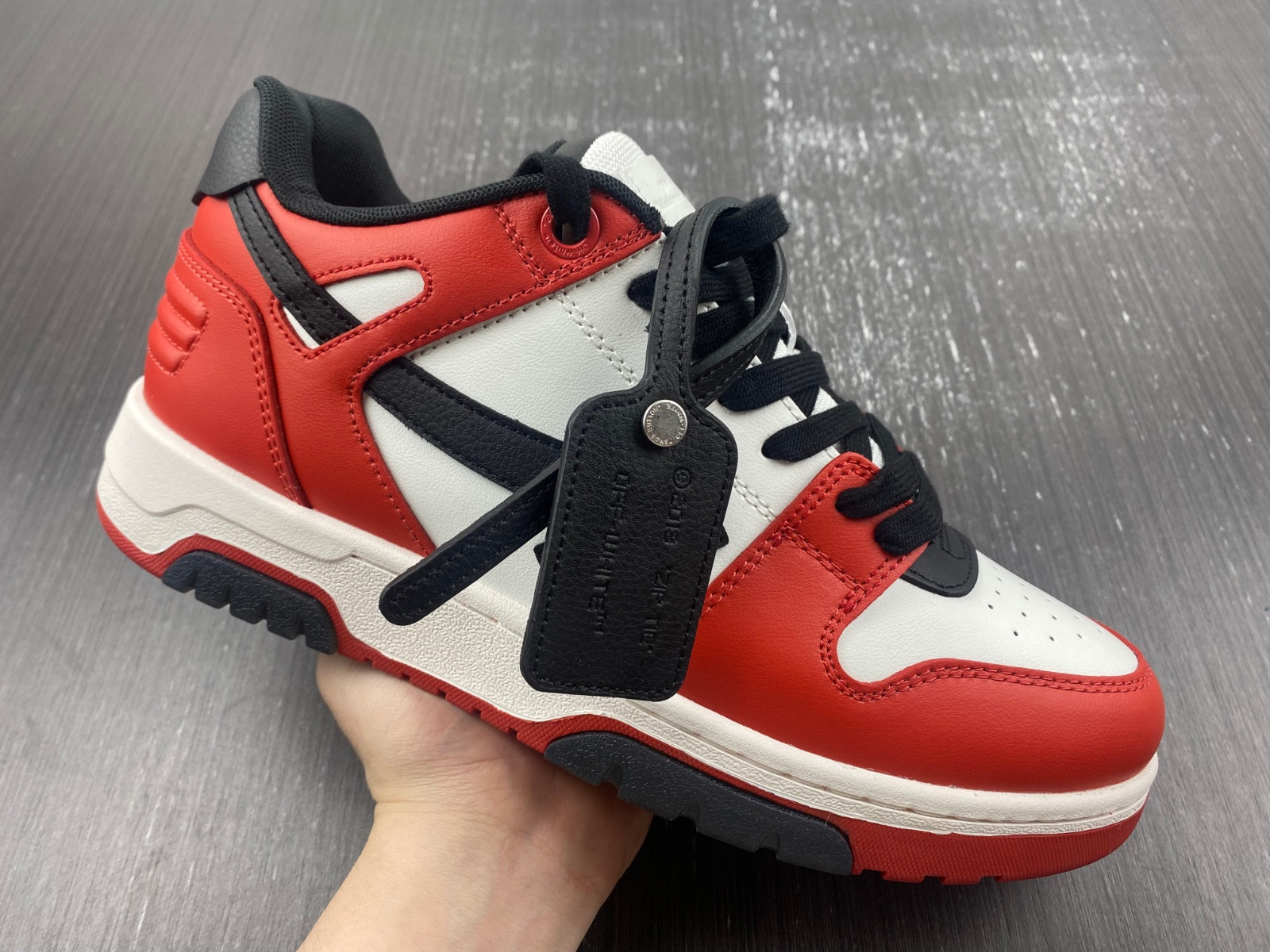 Off-White c/o Virgil Abloh