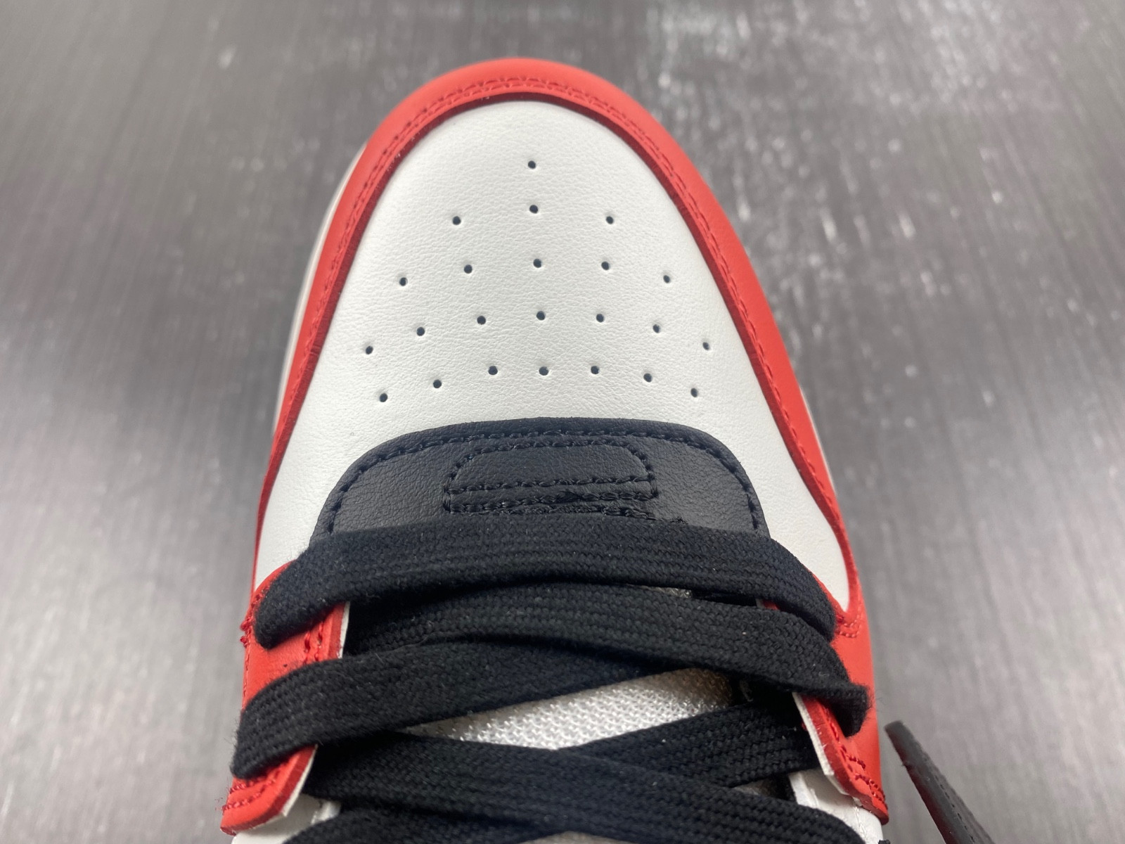 Off-White c/o Virgil Abloh
