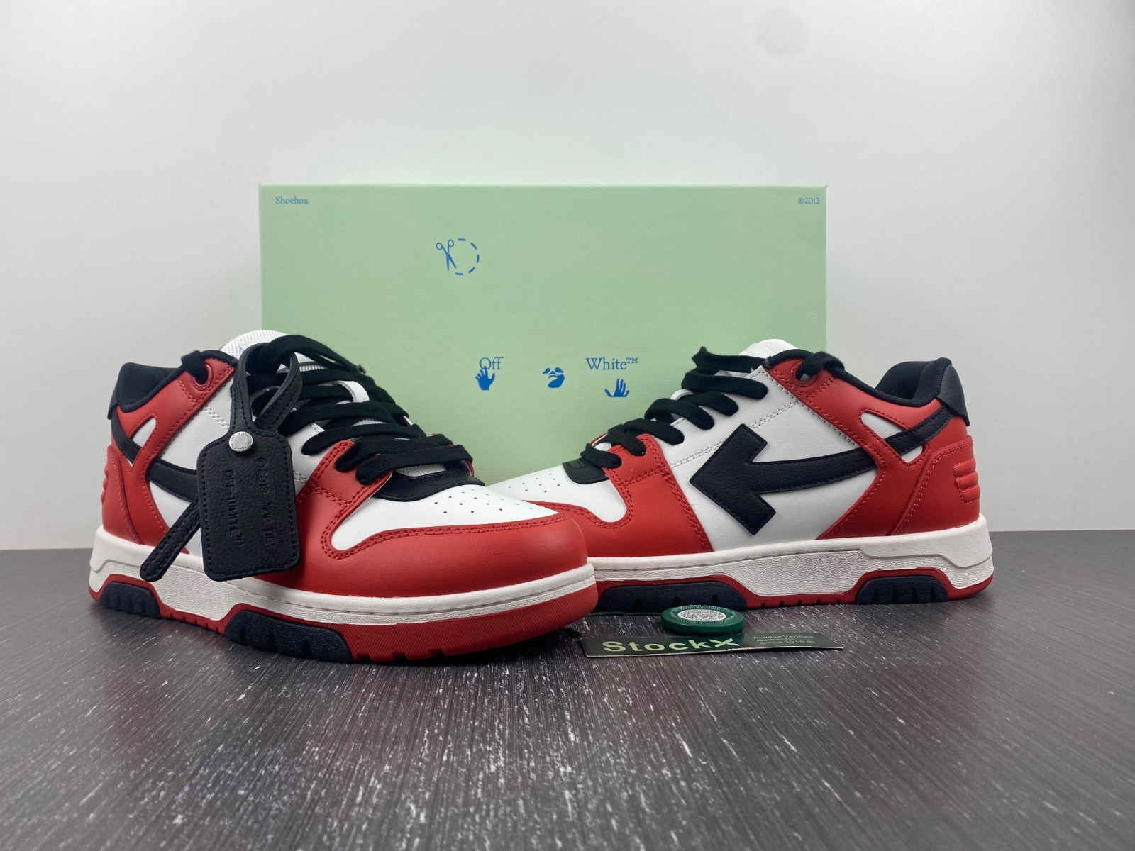 Off-White c/o Virgil Abloh