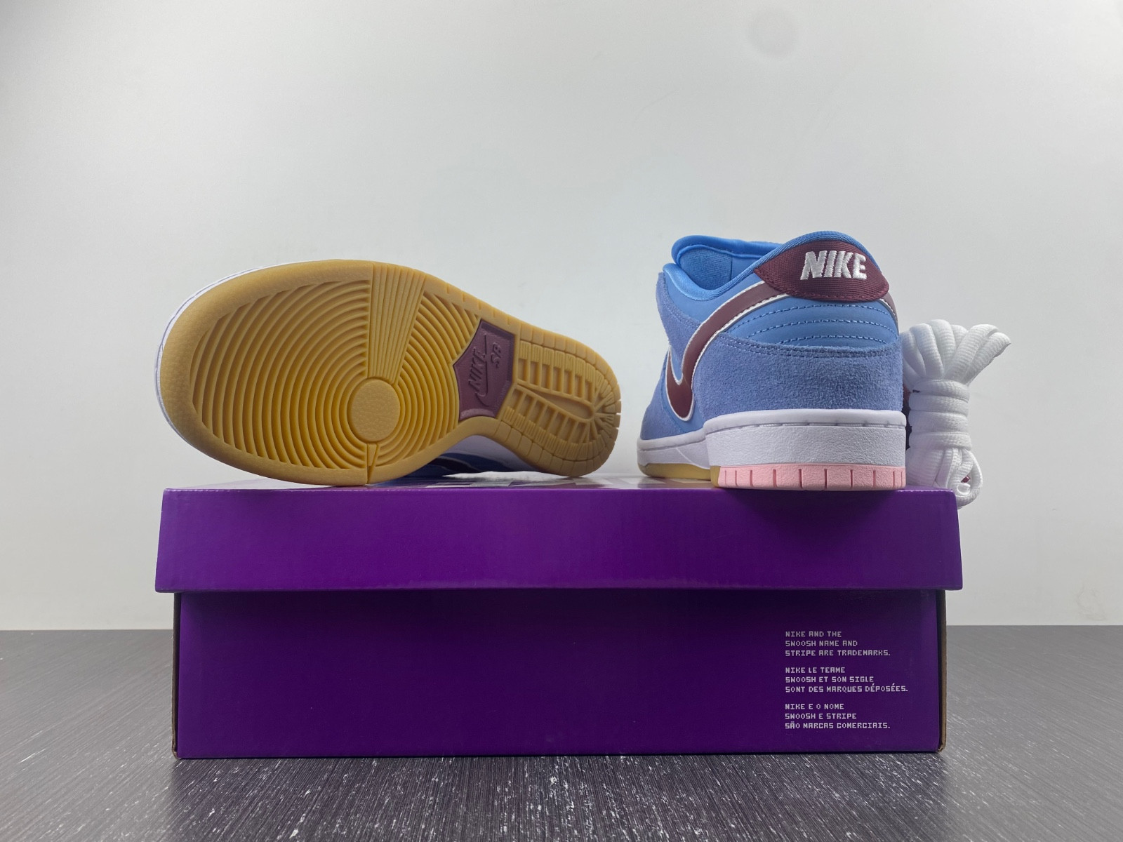 Nike SB Dunk Low Philadelphia Phillies - DQ4040-400