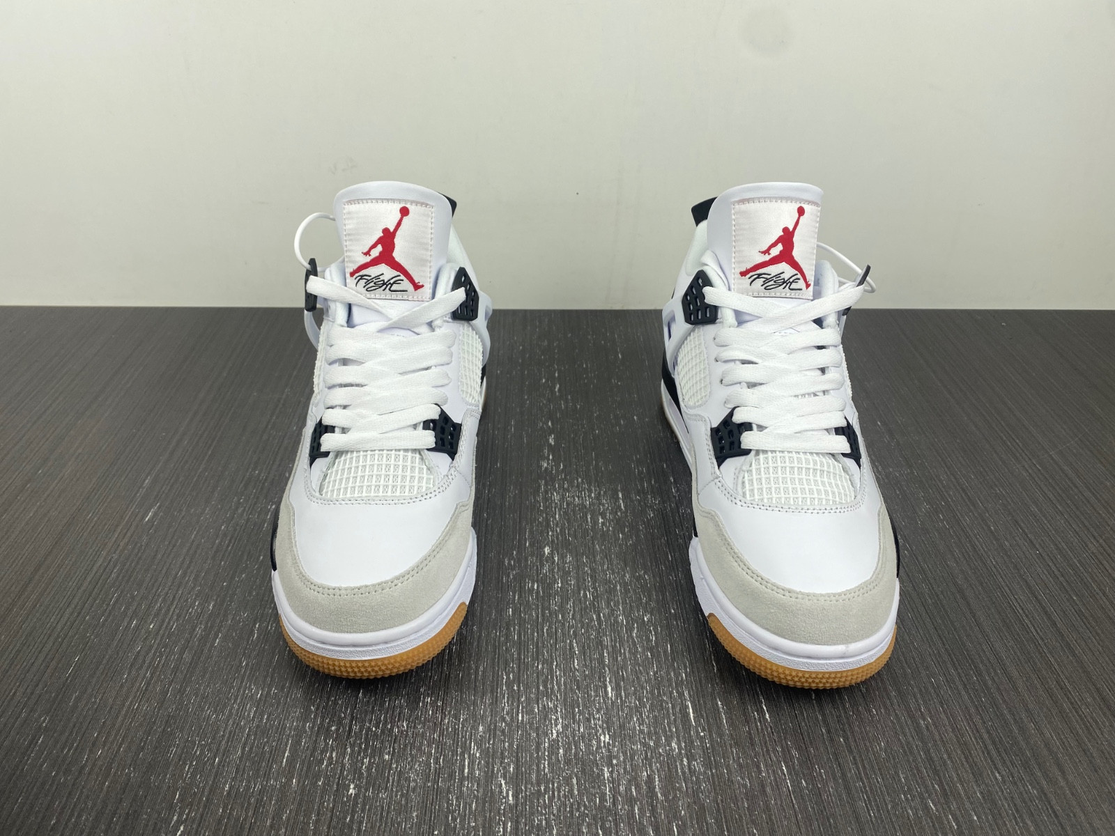 NIKE SB X AIR JORDAN 4 DR5415-100