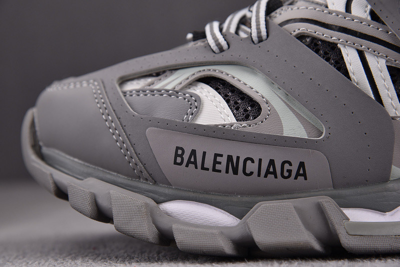 Ba*len*cia*ga led track trainer 